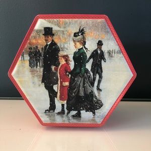 ❄️🌲Vintage “Winter skating “tin.🌲❄️